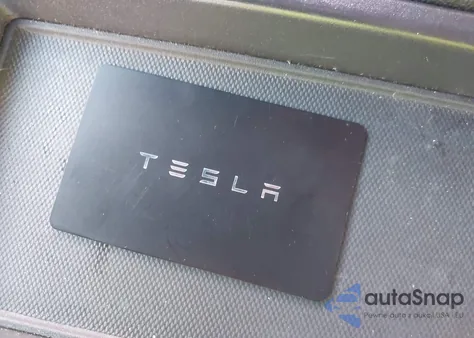 2023 Tesla Model Y Awd/Long Range Dual Motor All-Wheel Drive z USA, uszkodzony, nr VIN 7SAYGDEE3PF928281